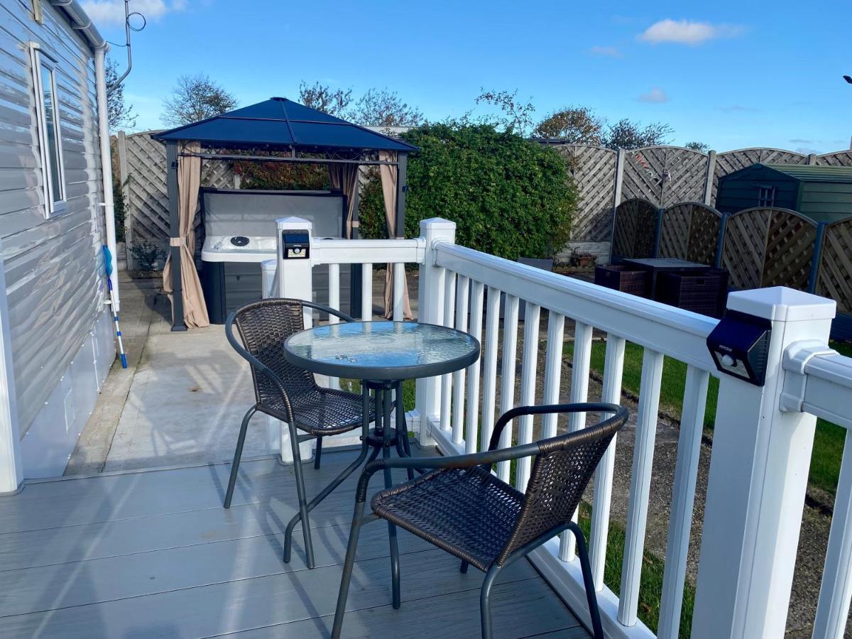 Hot Tub. Countryside. Coast. 5* Patrington Haven Leisure Park, East Yorkshire Villa ภายนอก รูปภาพ